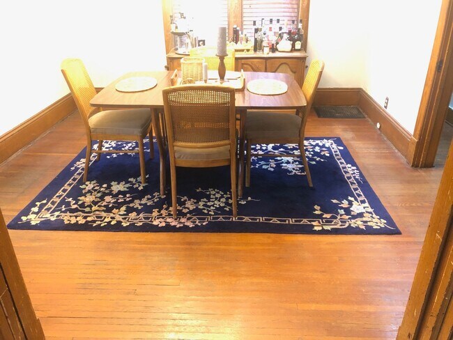 Foto del edificio - Spacious 2 BR 2 bath house in Bloomington