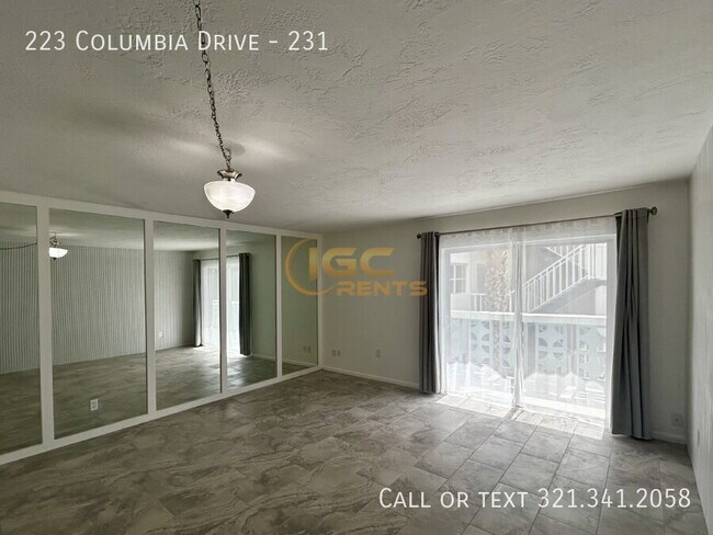 Foto del edificio - 223 Columbia Dr