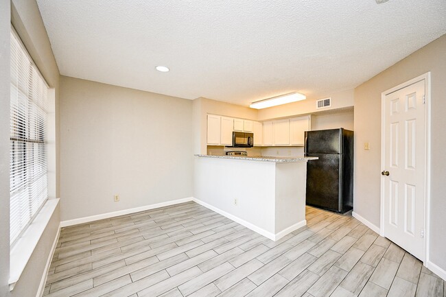 Building Photo - 2300 Old Spanish Trl