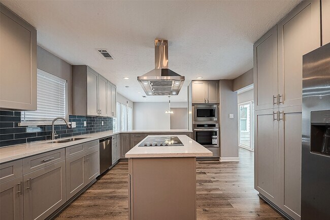 Foto del edificio - 1623 Cherry Ridge Dr