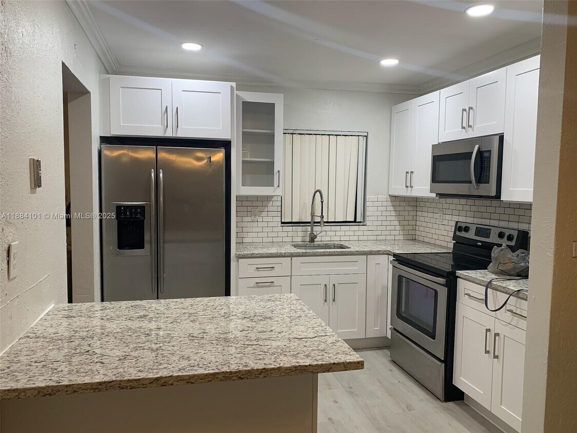 Foto principal - 1501 NW 174th St