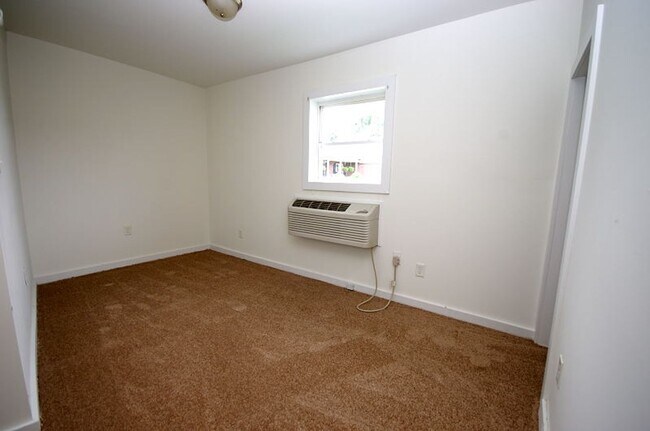 Building Photo - 713 S Slocumb St