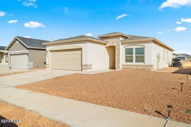 Foto del edificio - 15133 Composition Ave