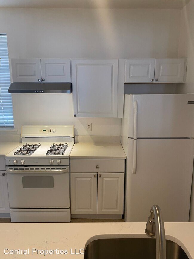Building Photo - 2 br, 1.5 bath House - 526 8th St NE #1