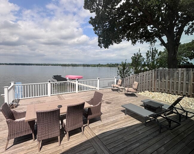 Deck - 4 N Pistakee Lake Rd
