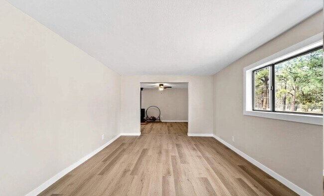 Building Photo - 2221 Curry Ln