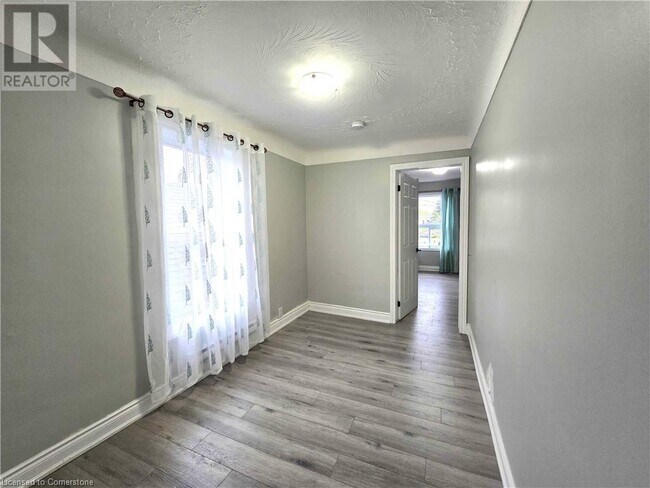 Building Photo - 300 Balmoral Ave N