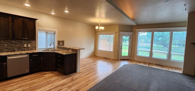 Foto del edificio - 2552 E Hidden Crk St