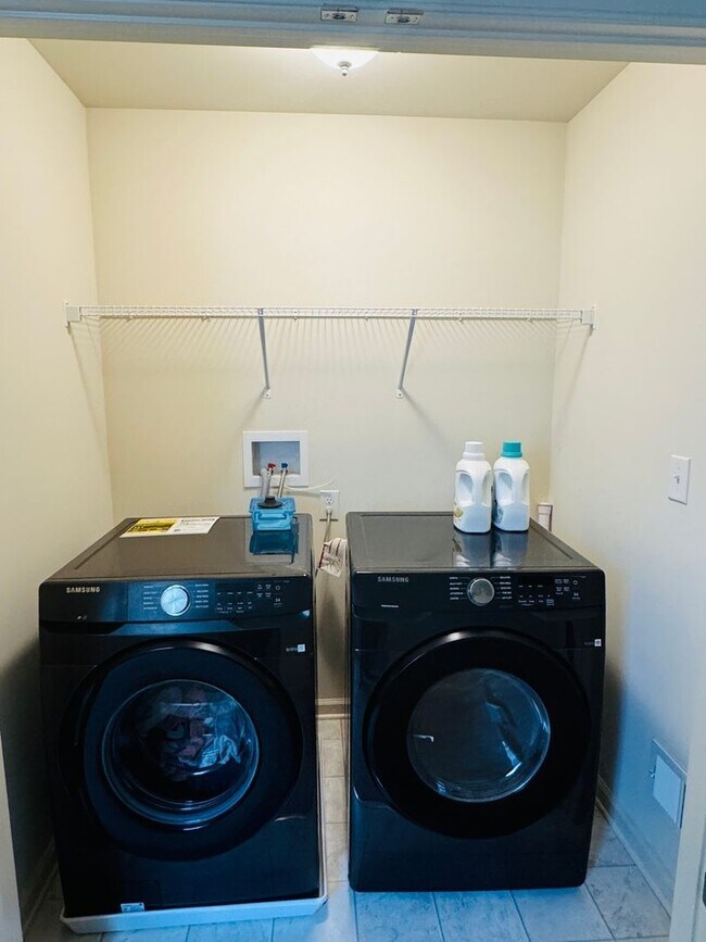 Foto del edificio - Spacious 3BR Townhome in Middletown