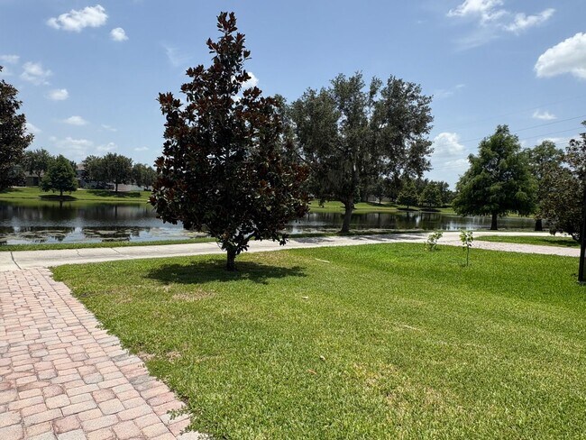 Foto del edificio - AVAILABLE NOW - BEAUTIFUL 6 BEDROOMS 3 BATH OVER 2700 SQ FT IN WINTER GARDEN CABLE / INTERNET AND...