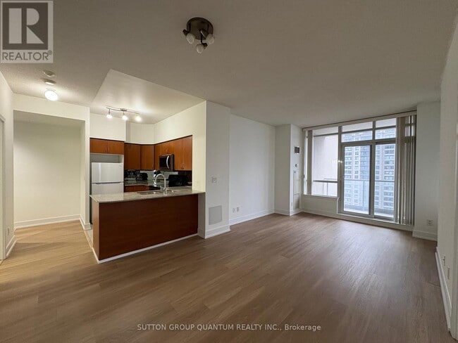 Building Photo - 388 Prince of Wales Dr