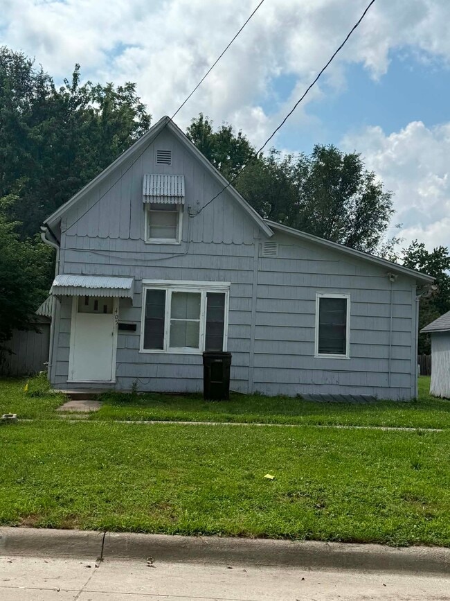 Building Photo - 405 N Webster St