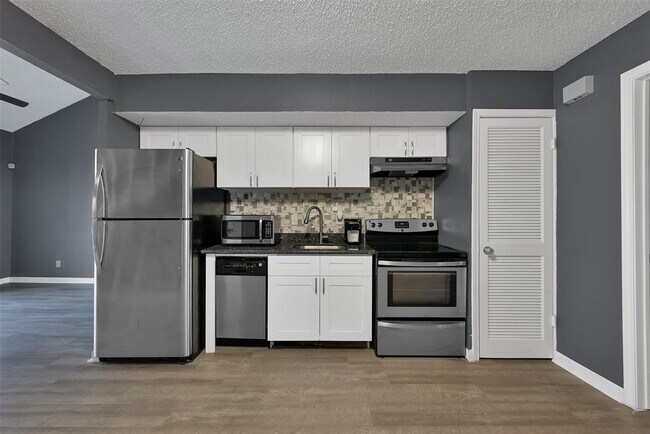 Foto del edificio - 12900 Walden Rd