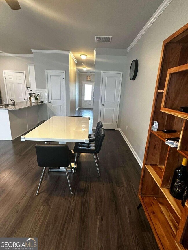 Foto del edificio - 6055 Hoot Owl Ln