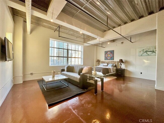 Foto del edificio - 312 W 5th St