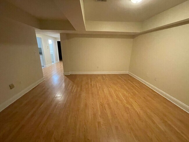 Foto del edificio - 3-bed Brownstone on Comm Ave in Packard's ...