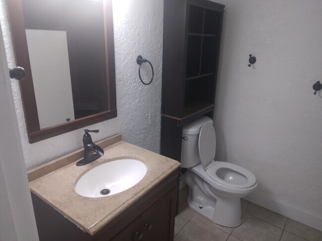 Building Photo - 436 Auburn Dr