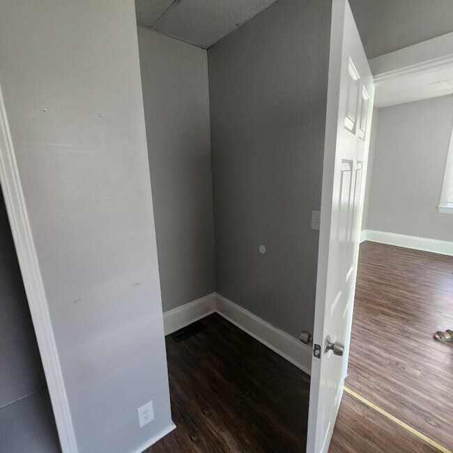 Foto del edificio - 3020 Searsdale Ave