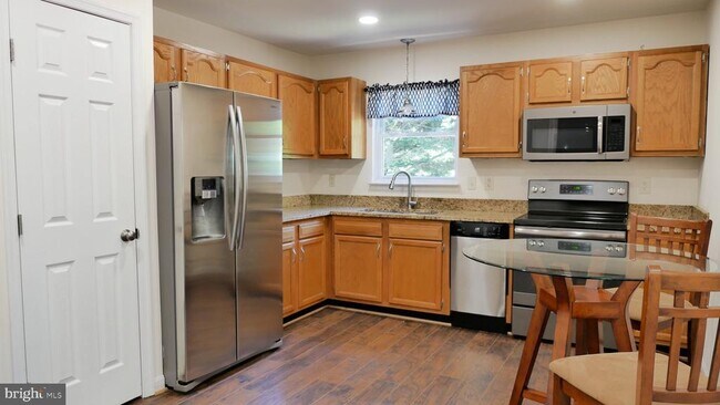 Foto del edificio - 2051 Collins Ct