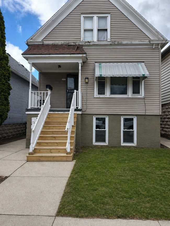 Building Photo - 2435 S 9th St