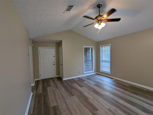 Foto del edificio - 6885 Brownwood Ln