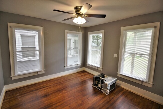 Photo - 4405 Woodside St Apartment