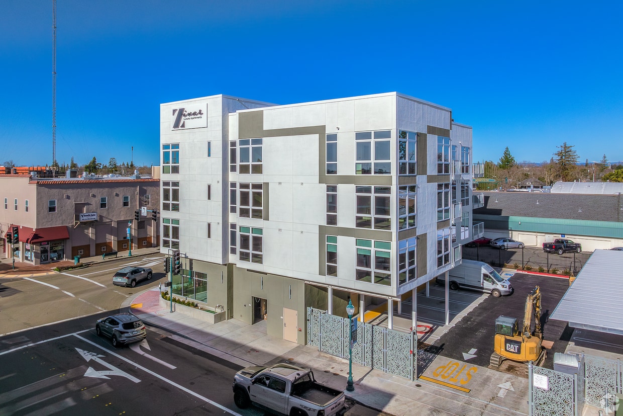 in  The Zivar Luxury Apartments - 129 Vernon St Roseville, CA