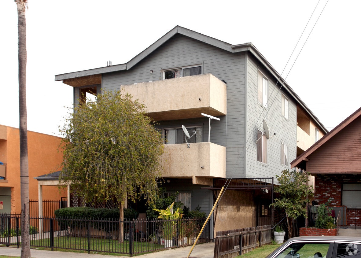 Primary Photo - 1026 Saint Louis Ave