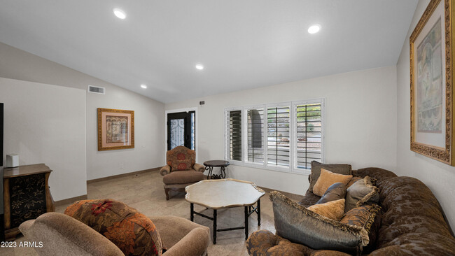 Building Photo - 10845 N Pinto Dr