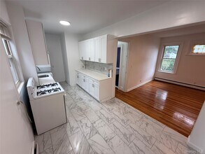 Building Photo - 134 Crescent Pl