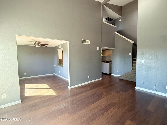 Foto del edificio - 2202 W Glenrosa Ave