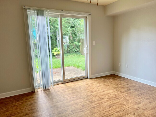 Building Photo - 3BD/3.5BA Condo w/ Garage in Chicks Beach!...