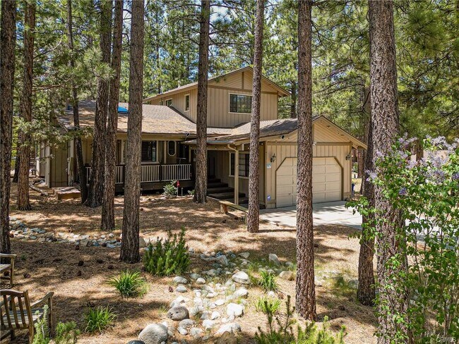 Building Photo - 423 Pineview Dr