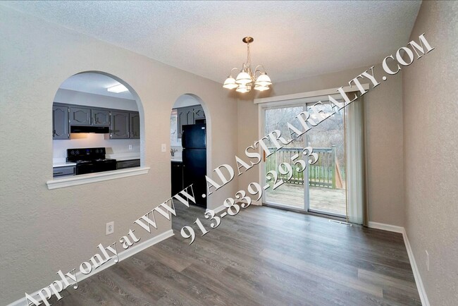 Foto del edificio - Gorgeous Remodeled Home in Blue Springs-Av...