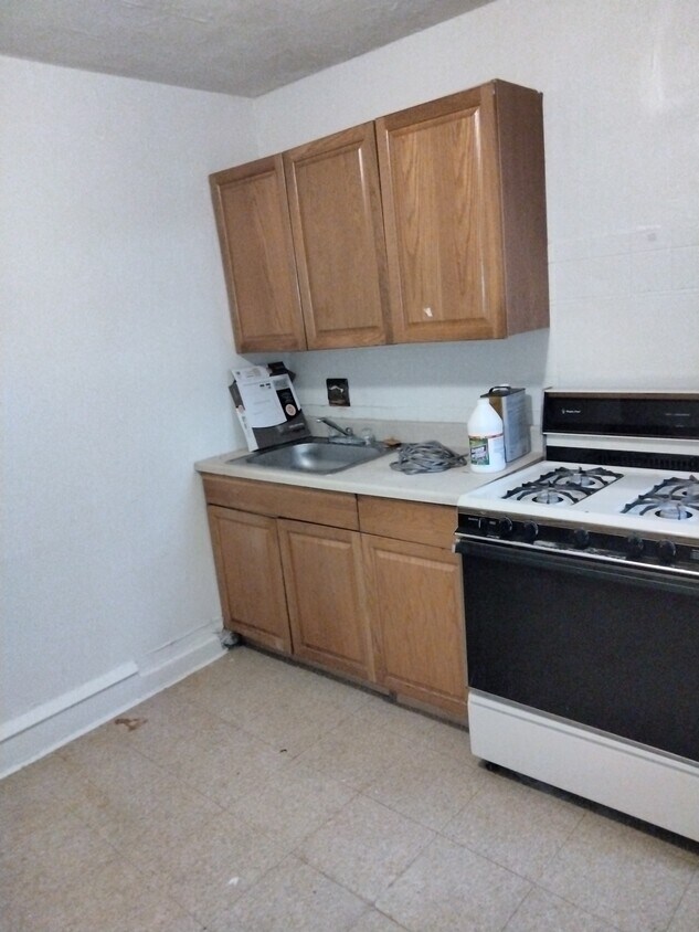 Large kitchen - 21 Chester Pike