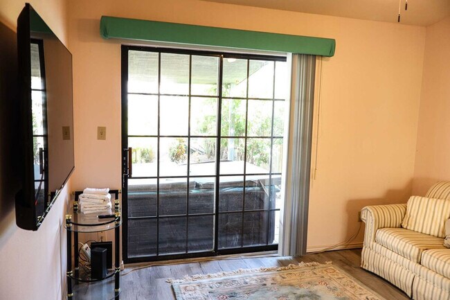 Building Photo - 108 E Campeche St