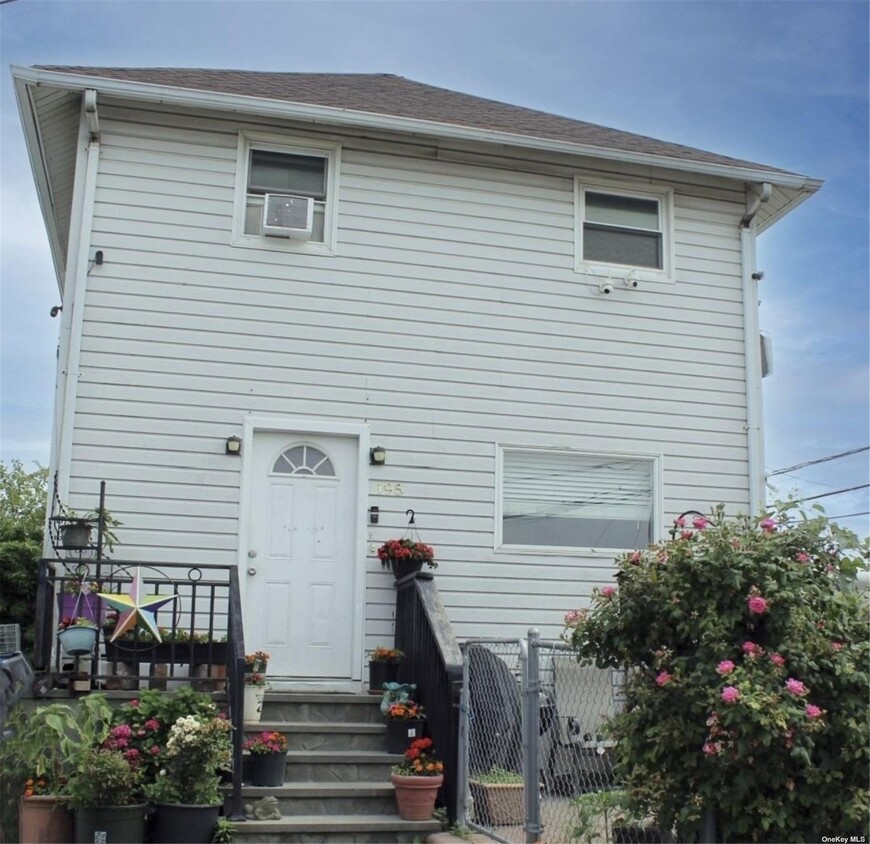 Primary Photo - 195 W Broadway