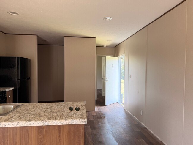 Foto del edificio - 833 Lovell Rd