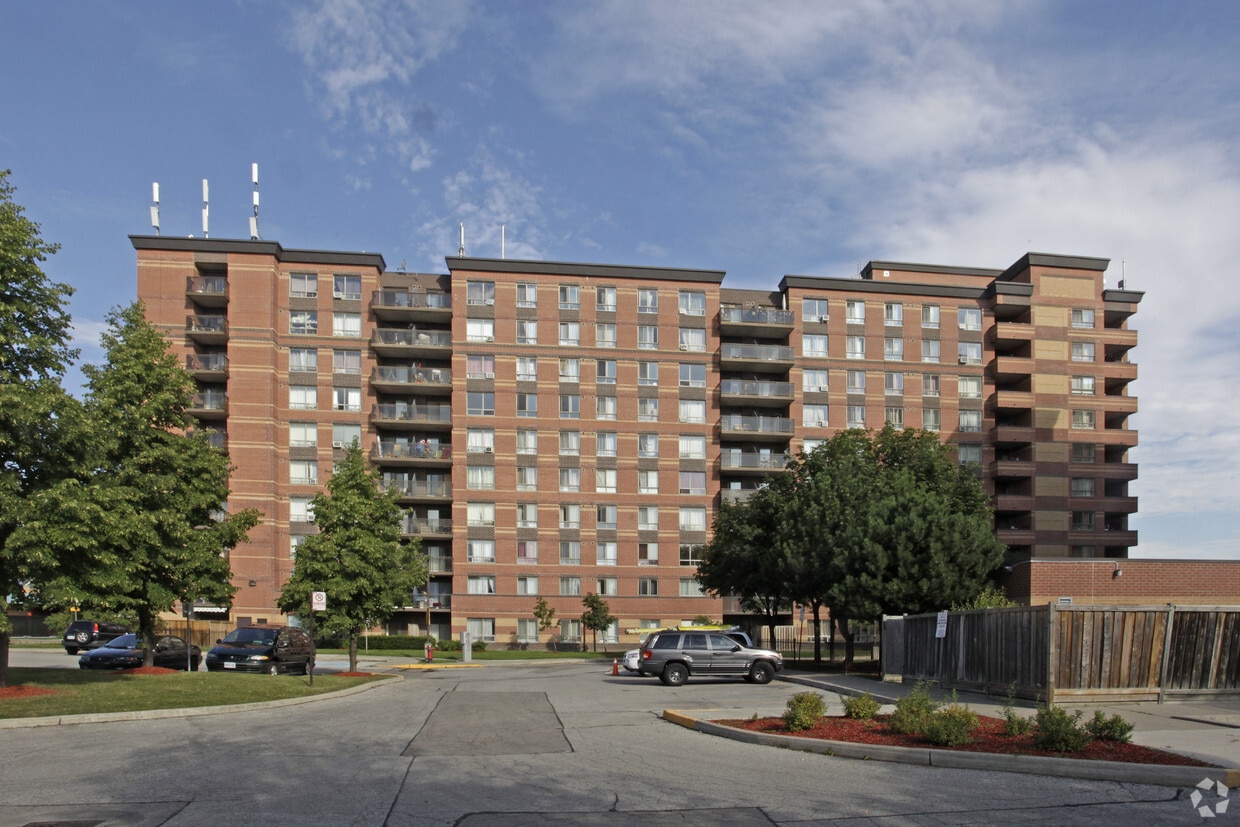 Springfield Gardens Apartments 3590 Colonial Dr Mississauga, ON