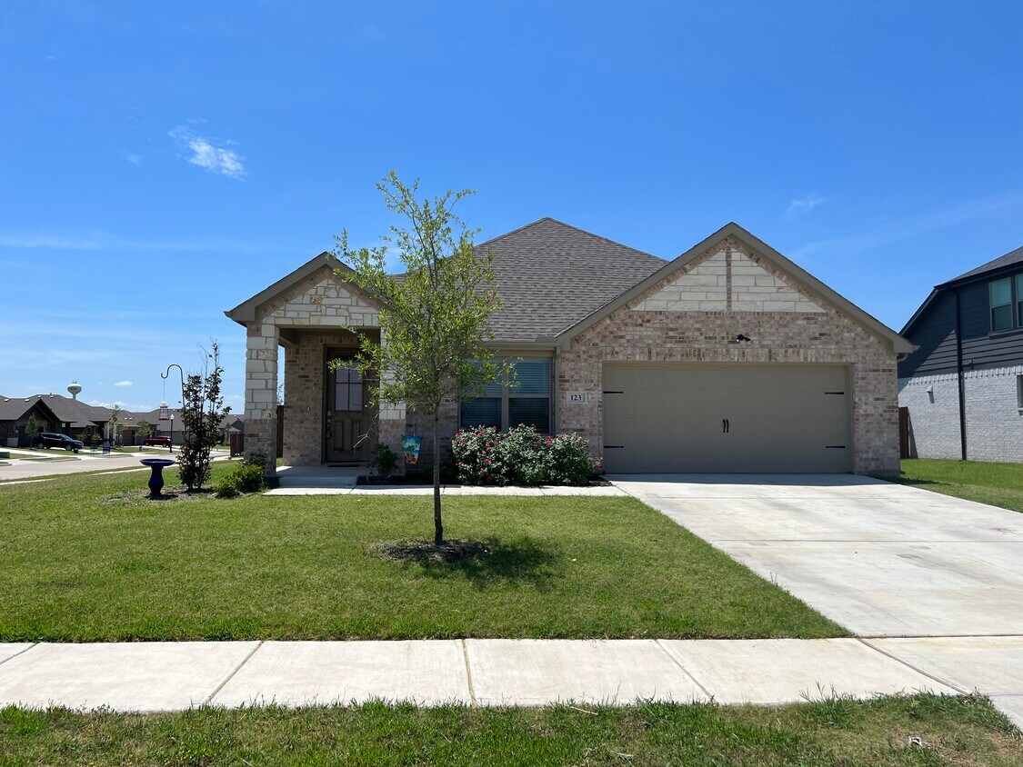 123 Creekside Dr, Sanger, TX 76266 House Rental in Sanger, TX