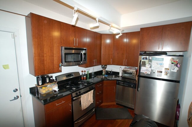 Building Photo - Video Tour- Great Wicker Park 2 Bedroom (Both Big Enough For A King), w/Great Sound Insulation. P...