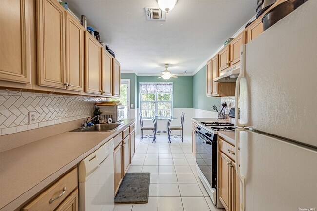 Building Photo - 137 Windward Dr