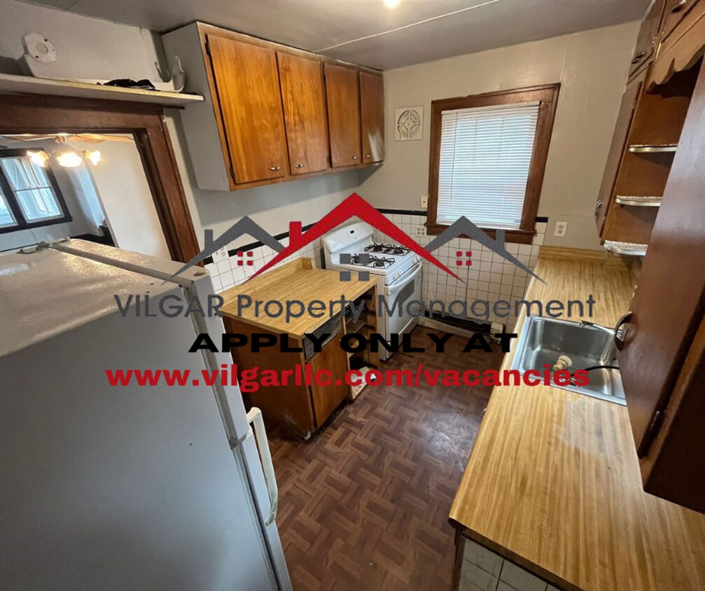 1015 Elm St Unit Apt A, Michigan City, IN 46360 Room for Rent in