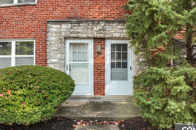 Building Photo - 1656-1662 Northwest Blvd