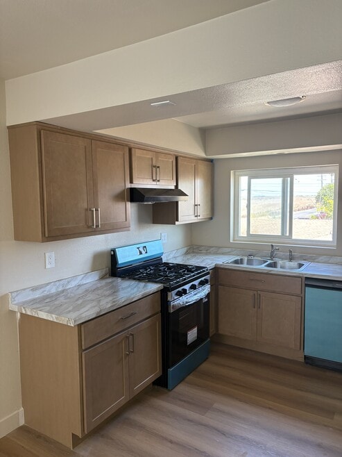 Building Photo - 2286 Canyon Dr