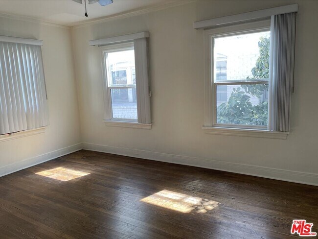 Building Photo - 238 S Kenmore Ave