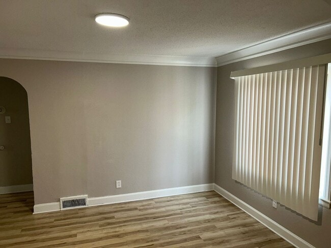 Foto del edificio - Beautiful 5 Bedroom Bungalow