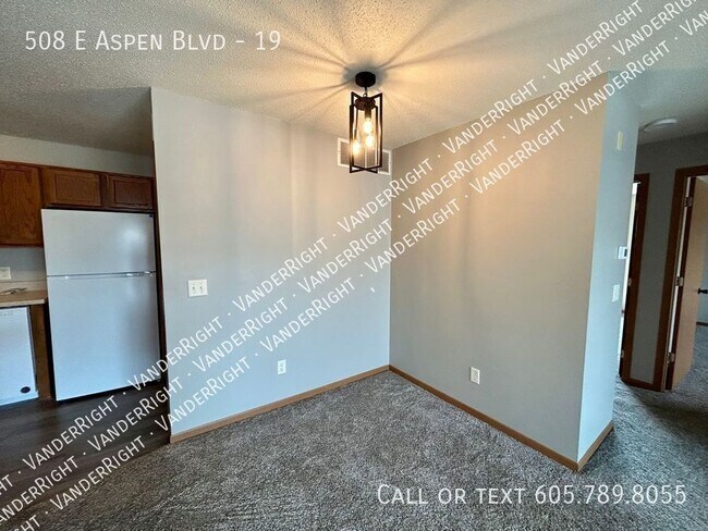 Building Photo - *No deposit with approved credit!*  2 Bedr...