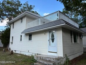 Building Photo - 887 Arlington Ave