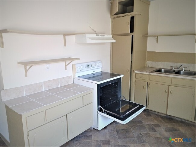 Building Photo - 307 E Bryce Ave